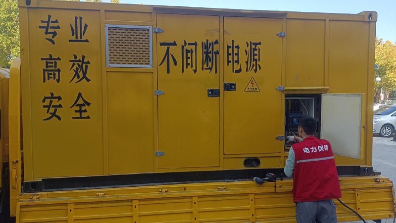 东城柴油发电机组和UPS电源配合使用时，如何避免切换过程中的电力中断？